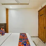 Fabhotel Rv Palace