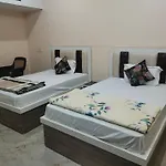The Orchid Villa Homestay - Walkable Distance From Taj Mahal