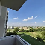 Taj Serenity-Cozy Apartment For 4