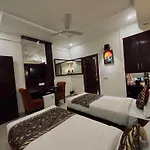 Taj Inn Hotel