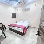 The Orchid Villa Homestay - Walkable Distance From Taj Mahal