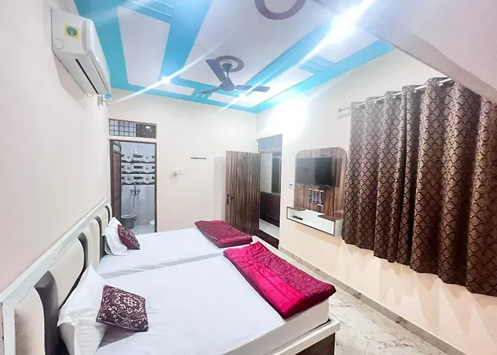 The Orchid Villa Homestay - Walkable Distance From Taj Mahal
