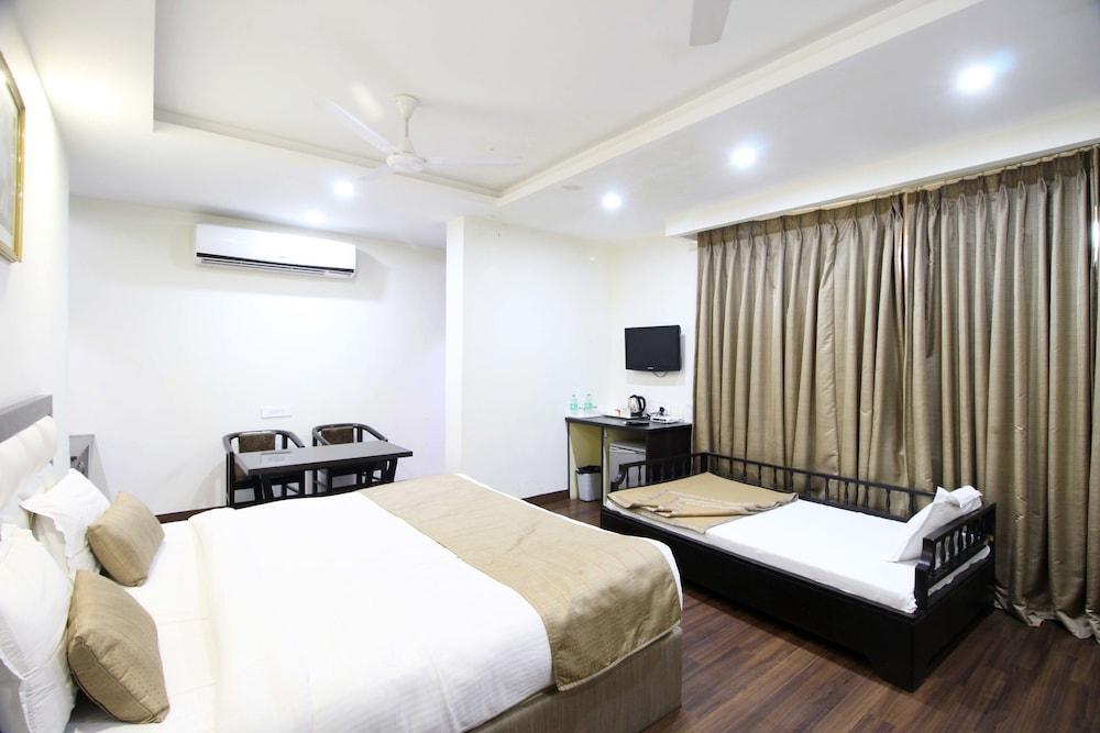 Genx Usha Kiran Hotel 3*