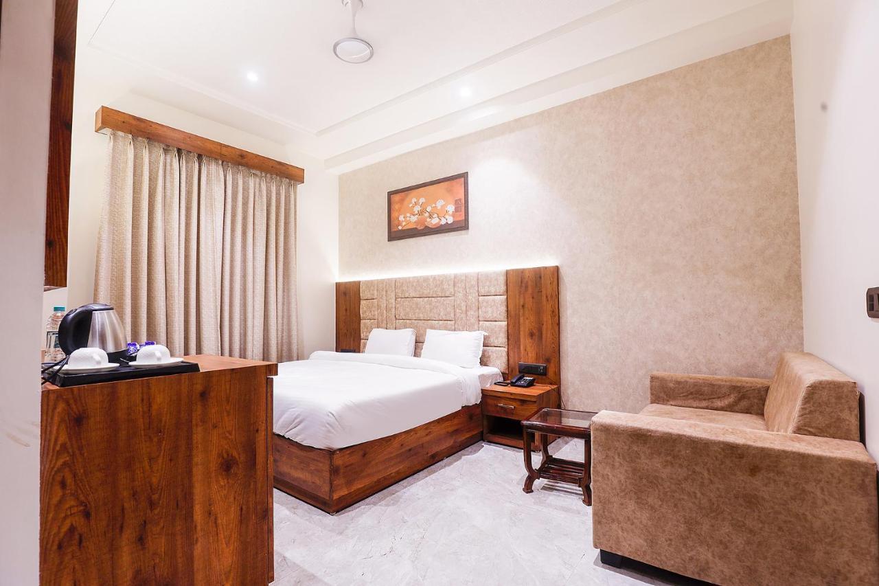 Hotel Fabhotel Taj Pearl 3*