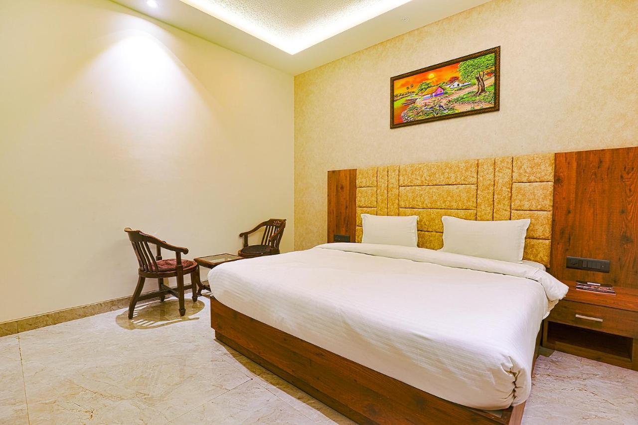 Hotel Fabhotel Taj Pearl 3*
