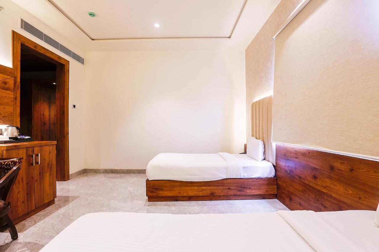 Hotel Fabhotel Taj Pearl 3*