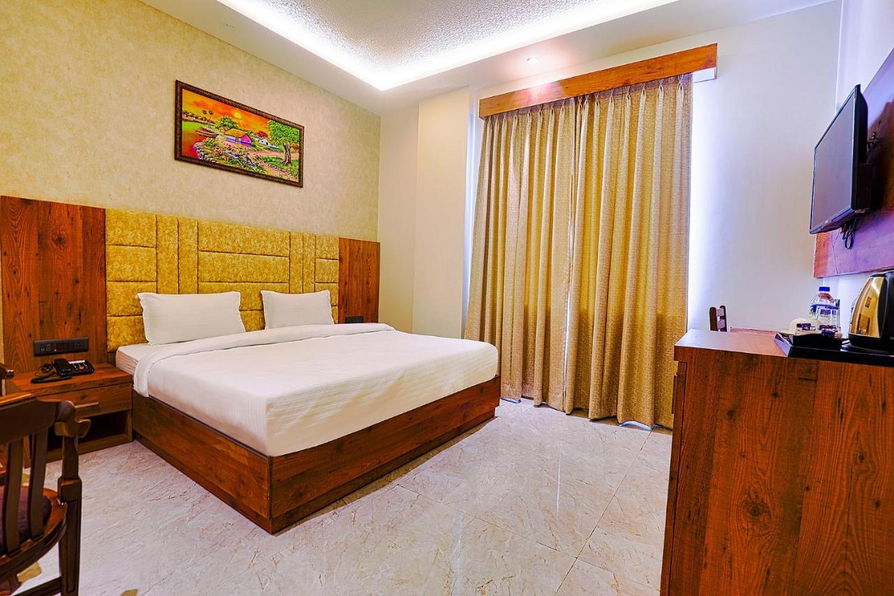 Fabhotel Taj Pearl Hotel