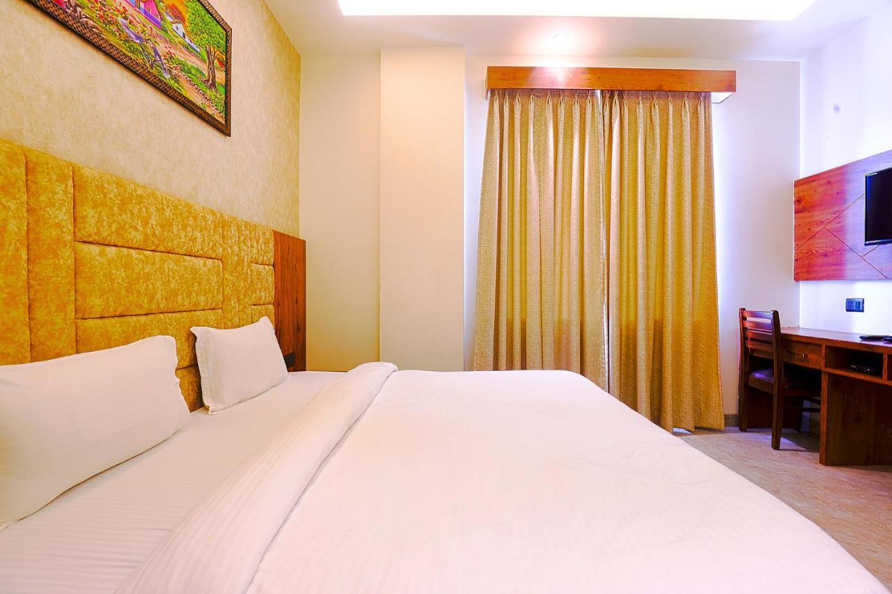 Hotel Fabhotel Taj Pearl