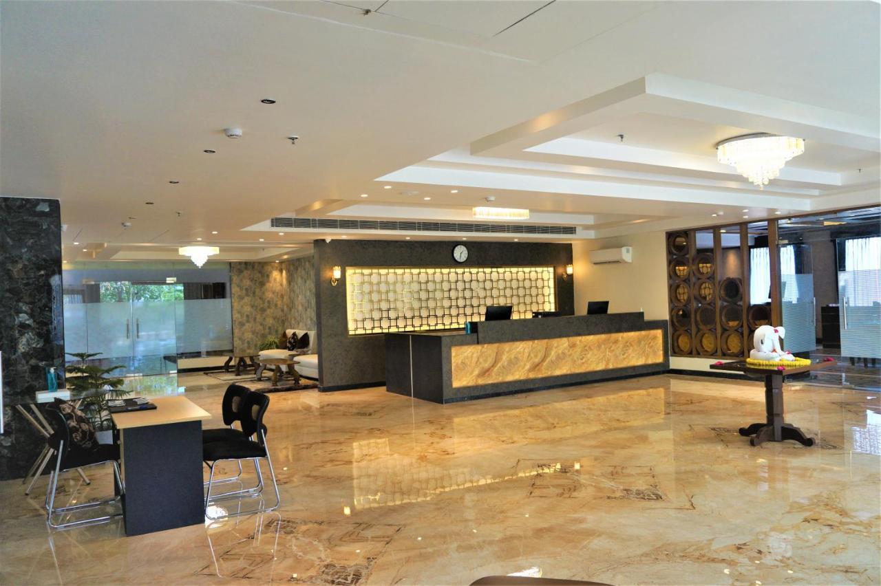 Neel Clarks Express Hotel