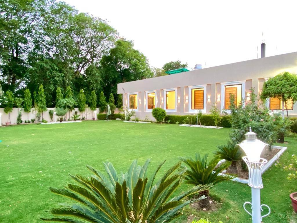 Aarzoo Stays Agra Homestay *
