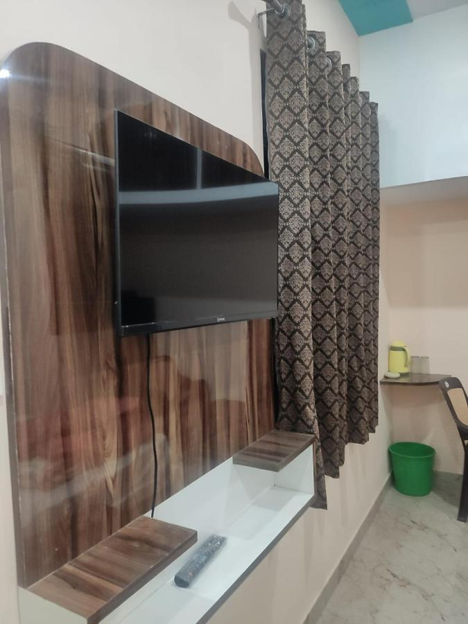 The Orchid - Walkable Distance From Taj Mahal Homestay *
