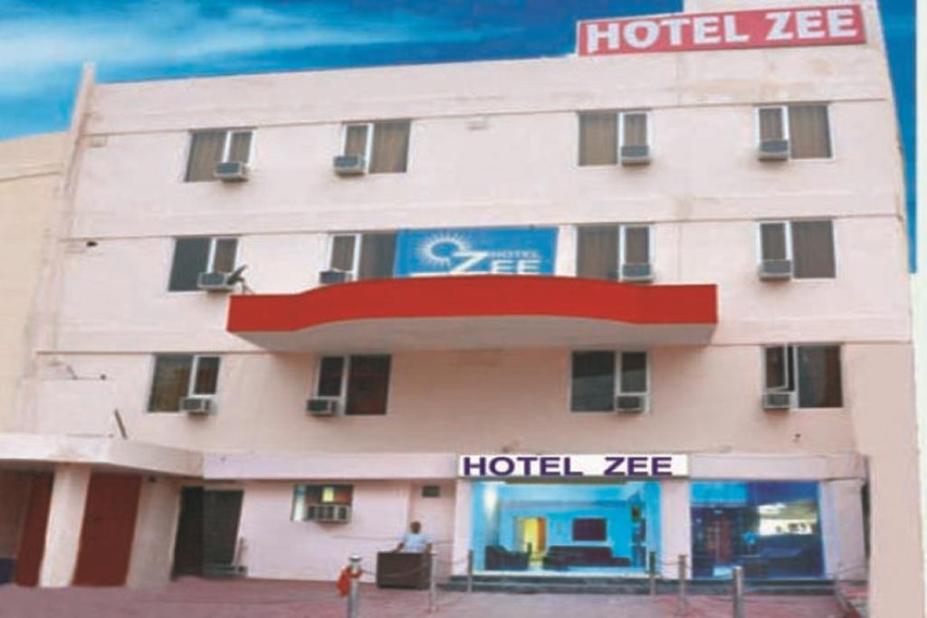 Zee Hotel 2*