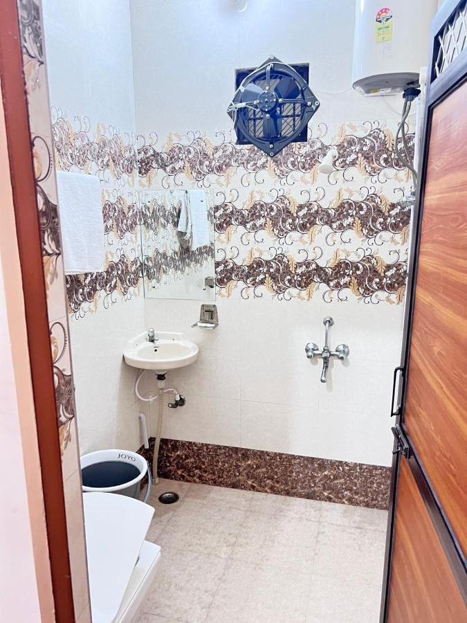 Homestay The Orchid - Walkable Distance From Taj Mahal