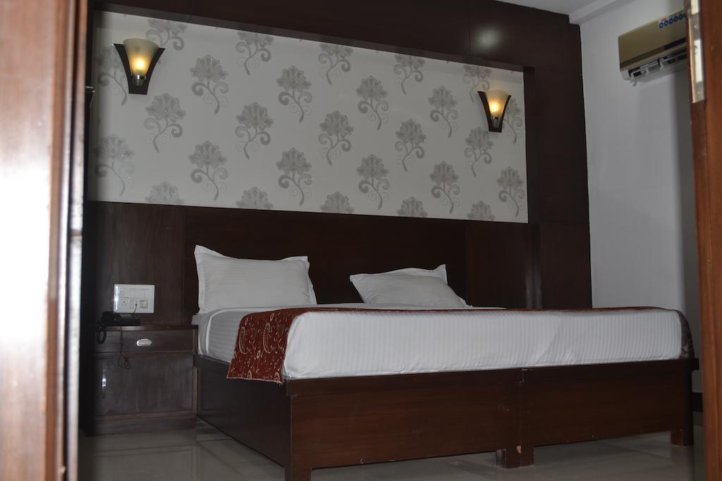 Hotel Dazzling East Gate 3*