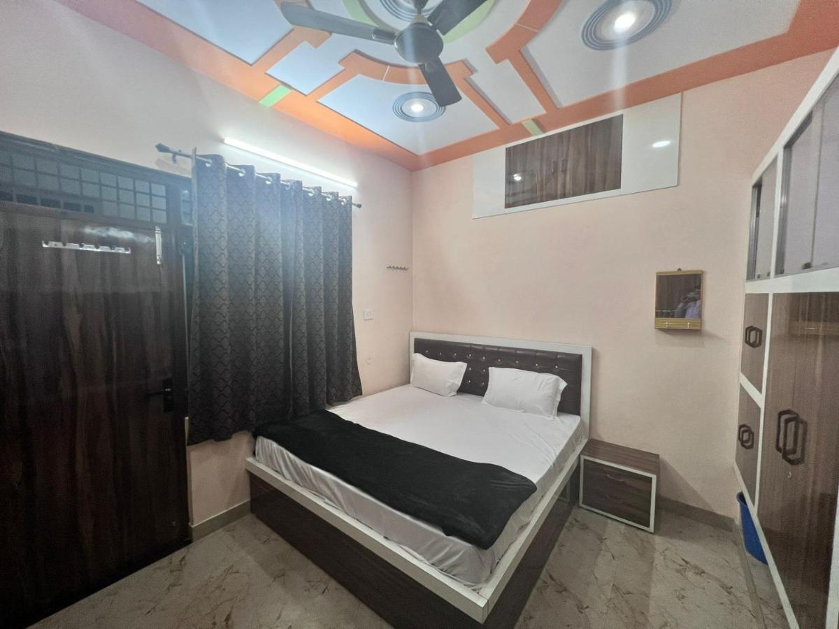 Homestay The Orchid - Walkable Distance From Taj Mahal *