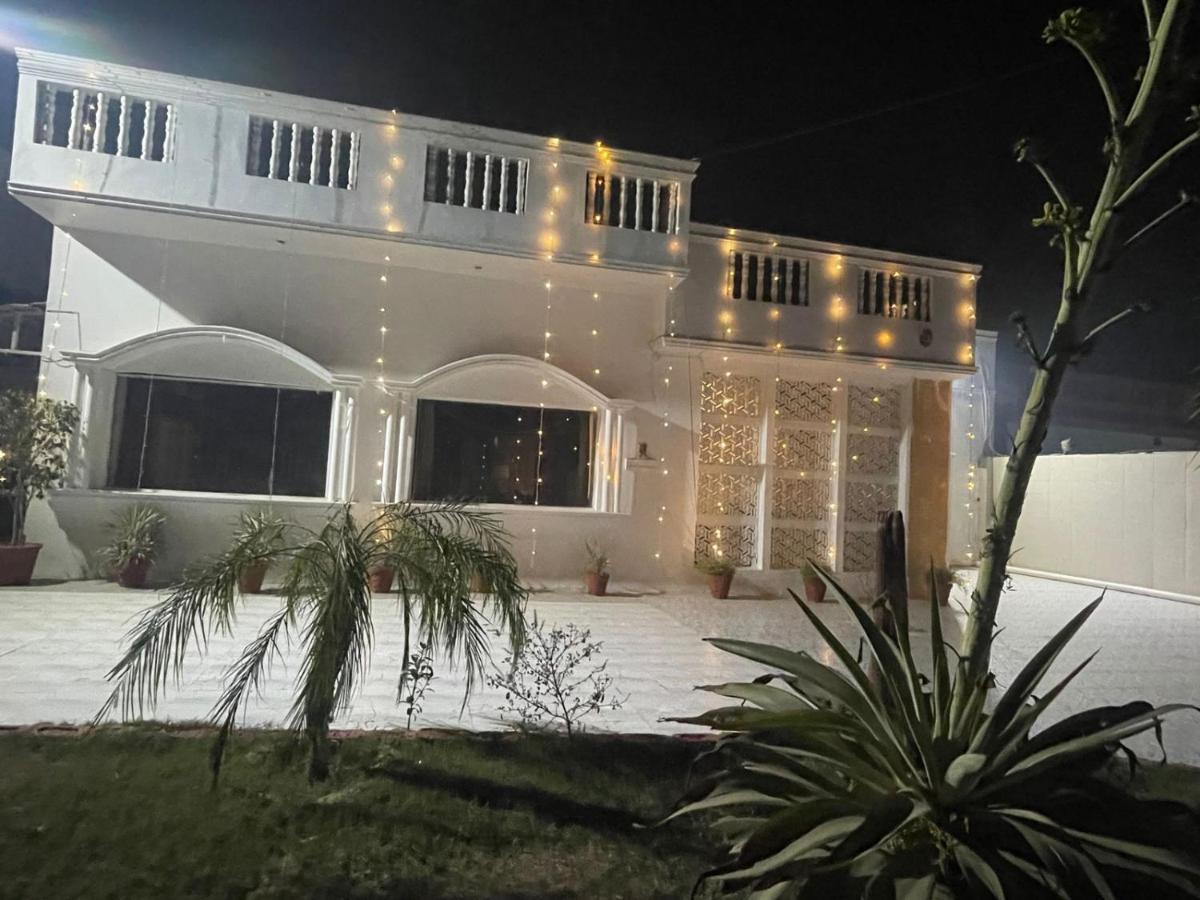 Whiteland Agra Family Hotel