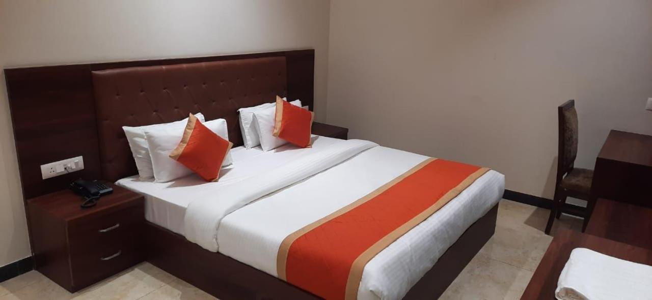 Whiteland Agra Family 3*