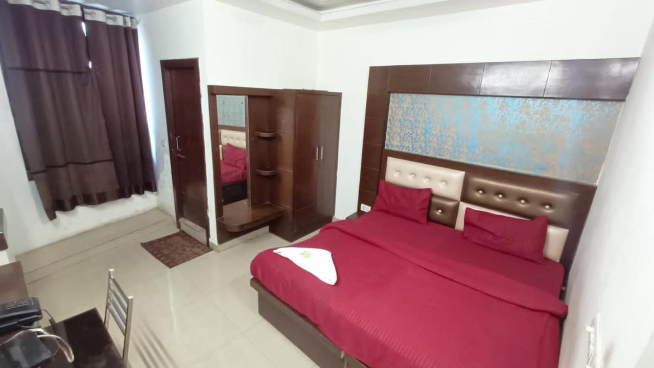 Whiteland Agra Family 3*