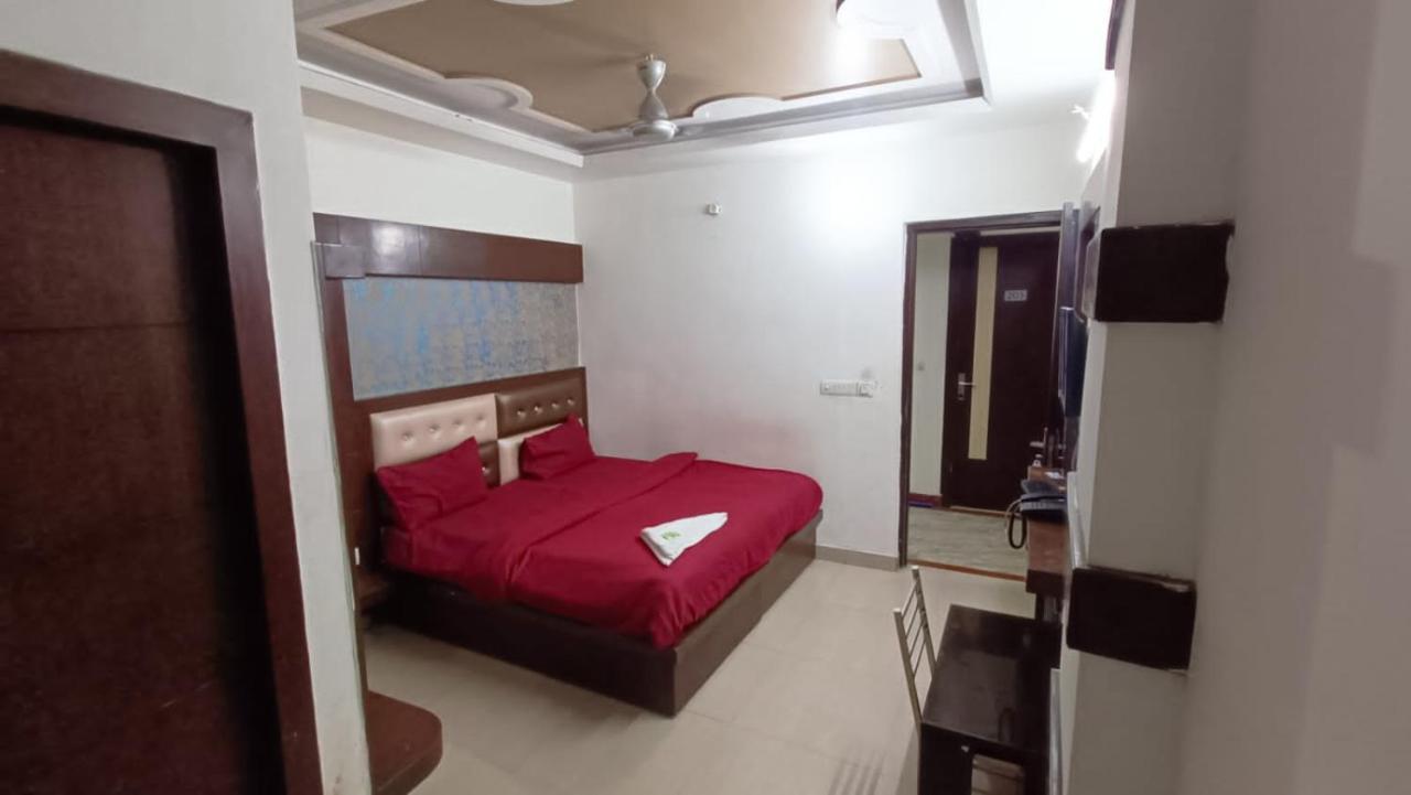 Whiteland Agra Family 3*