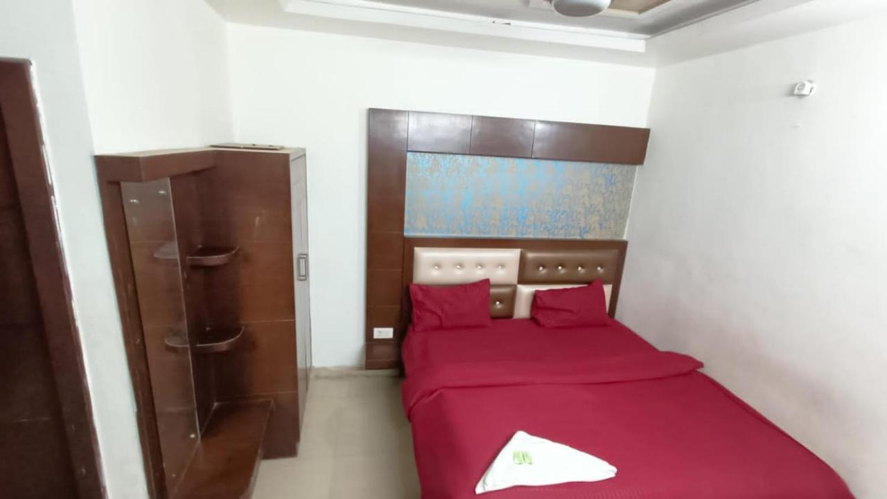 Hotel Whiteland Agra Family