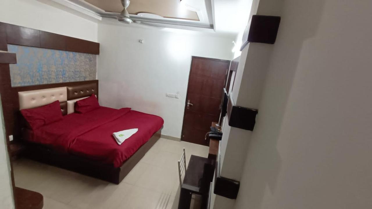 Whiteland Agra Family 3*