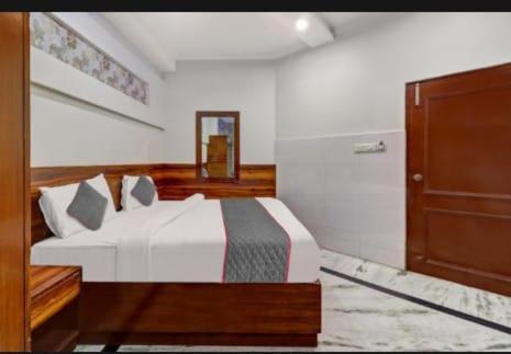 Alpine By The Golden Taj Group And 3*