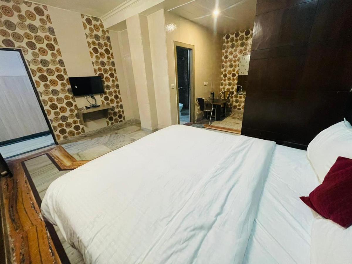 Alpine By The Golden Taj Group And Hotel Agra (Uttar Pradesh)