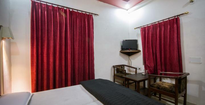 Sanjay Hotel *