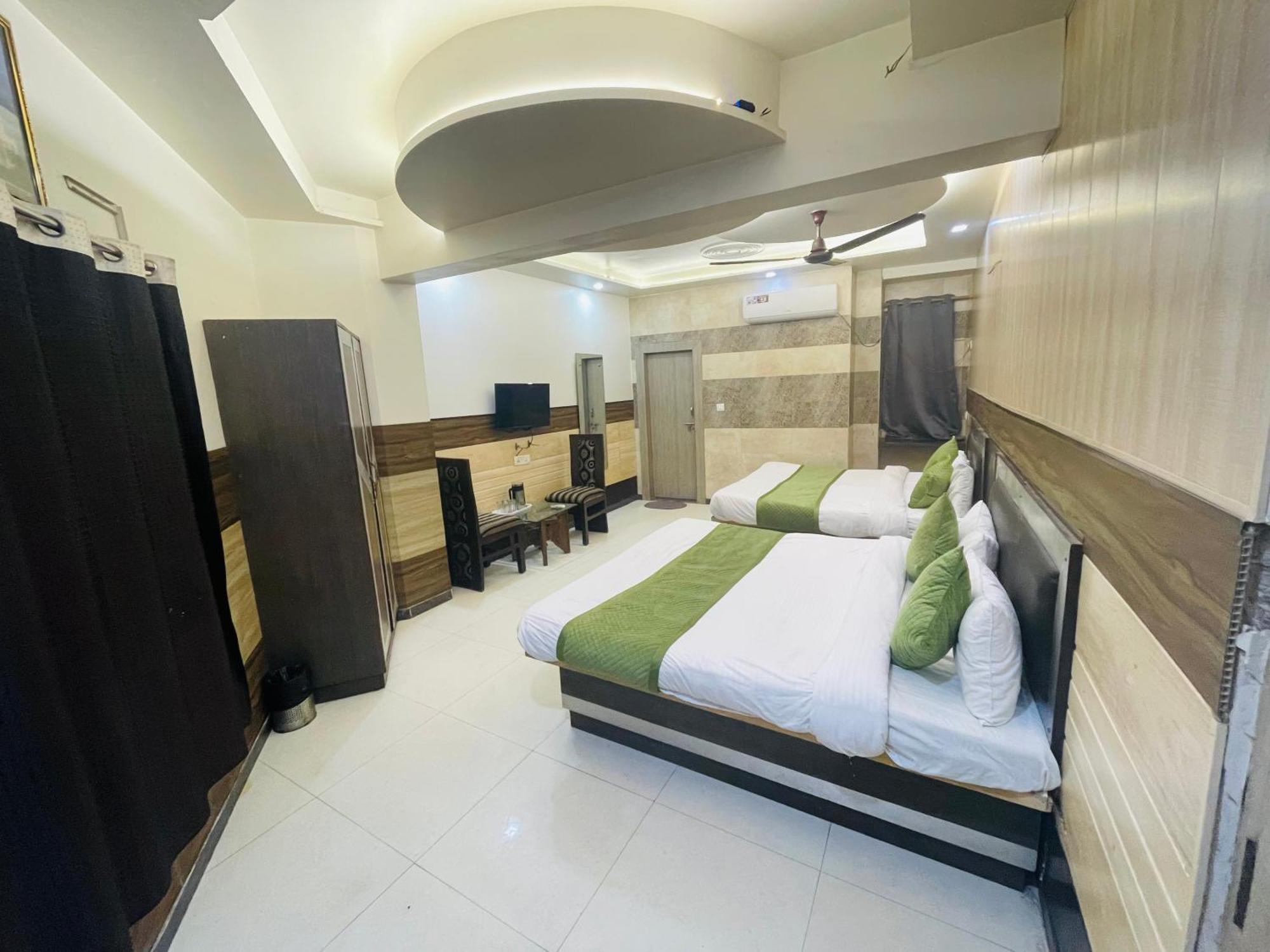Alpine By The Golden Taj Group And Hotel Agra (Uttar Pradesh)