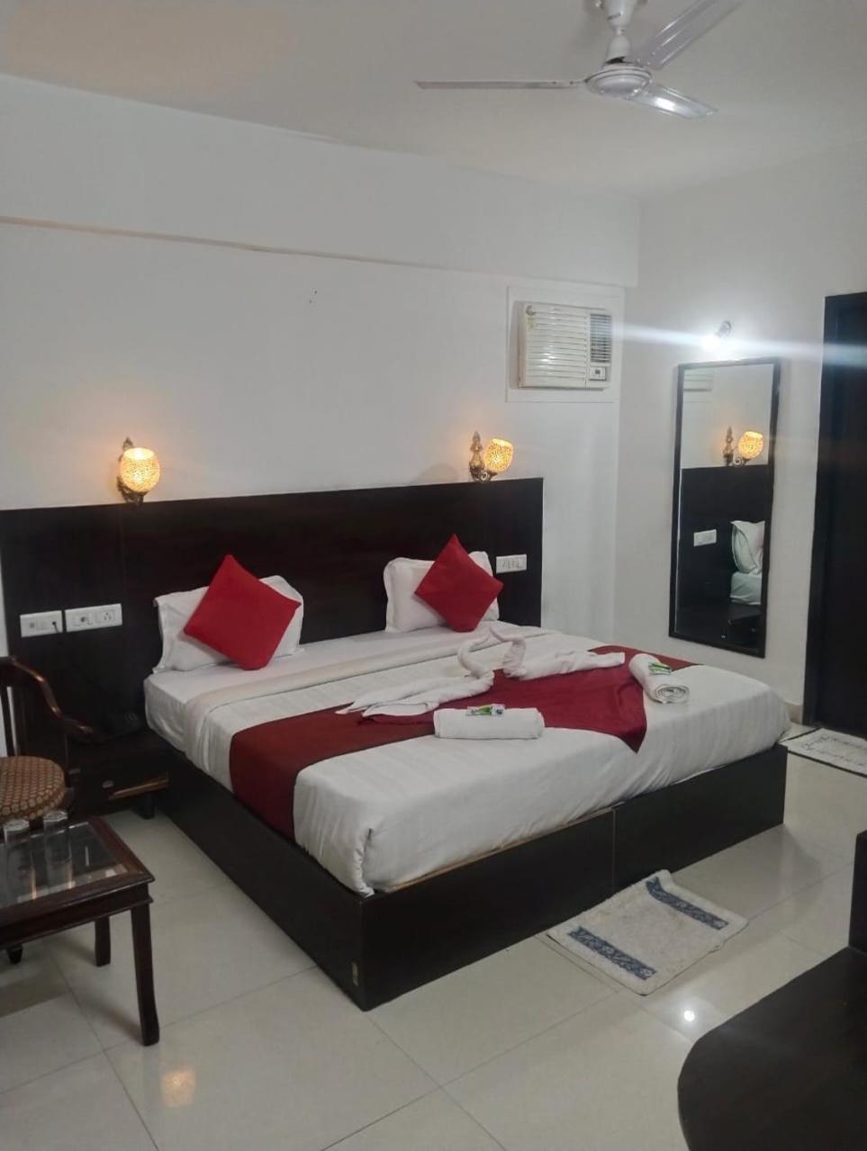 Homestay The Orchid - Walkable Distance From Taj Mahal *