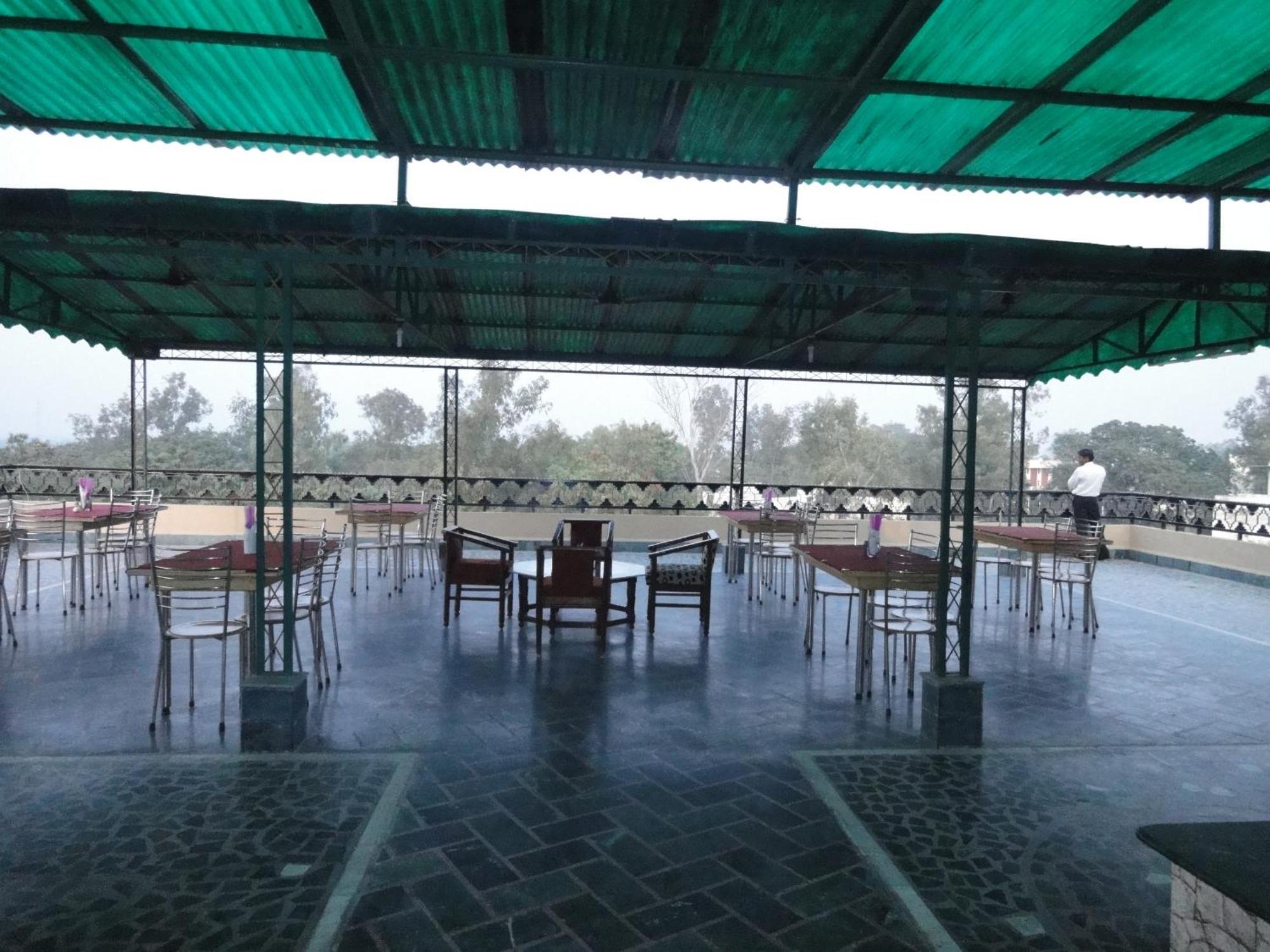 Taj Plaza, Vip Road,