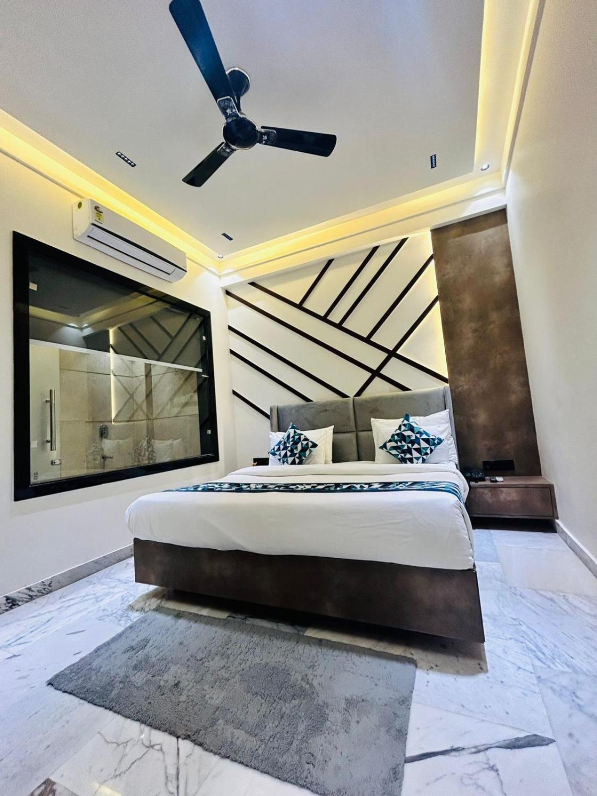 Hotel Taj Ronak Luxury - 4*