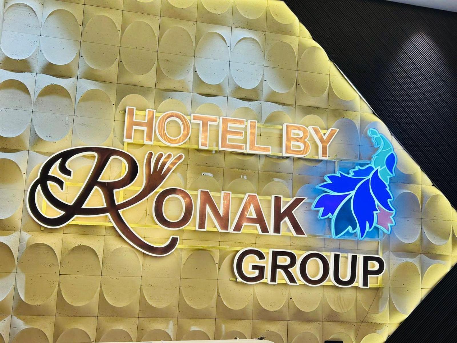 Hotel Taj Ronak Luxury -