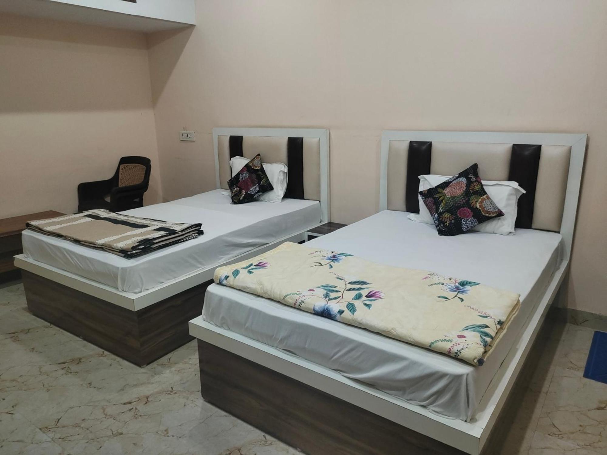 Homestay The Orchid - Walkable Distance From Taj Mahal *