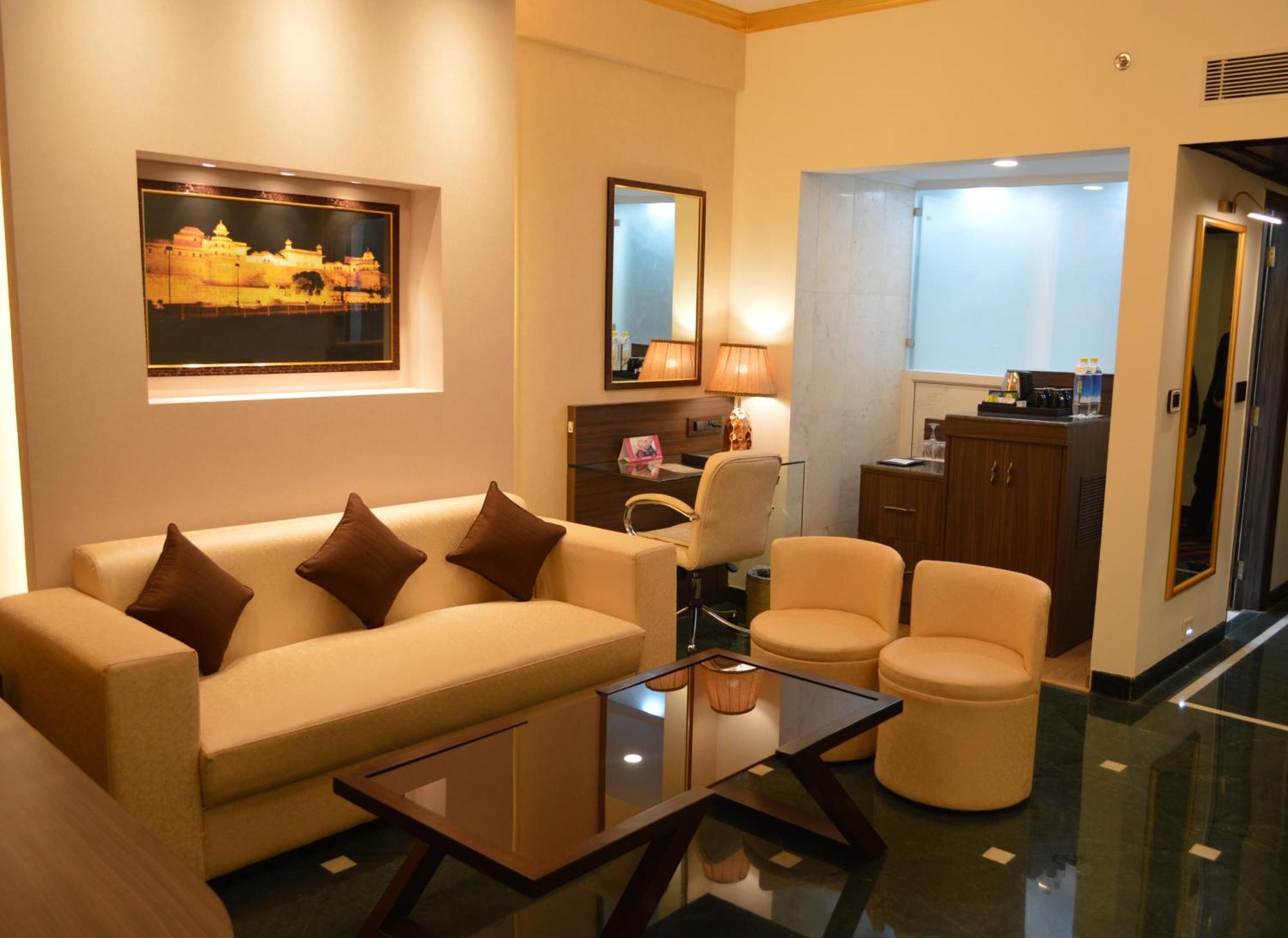 Clarks Shiraz Hotel