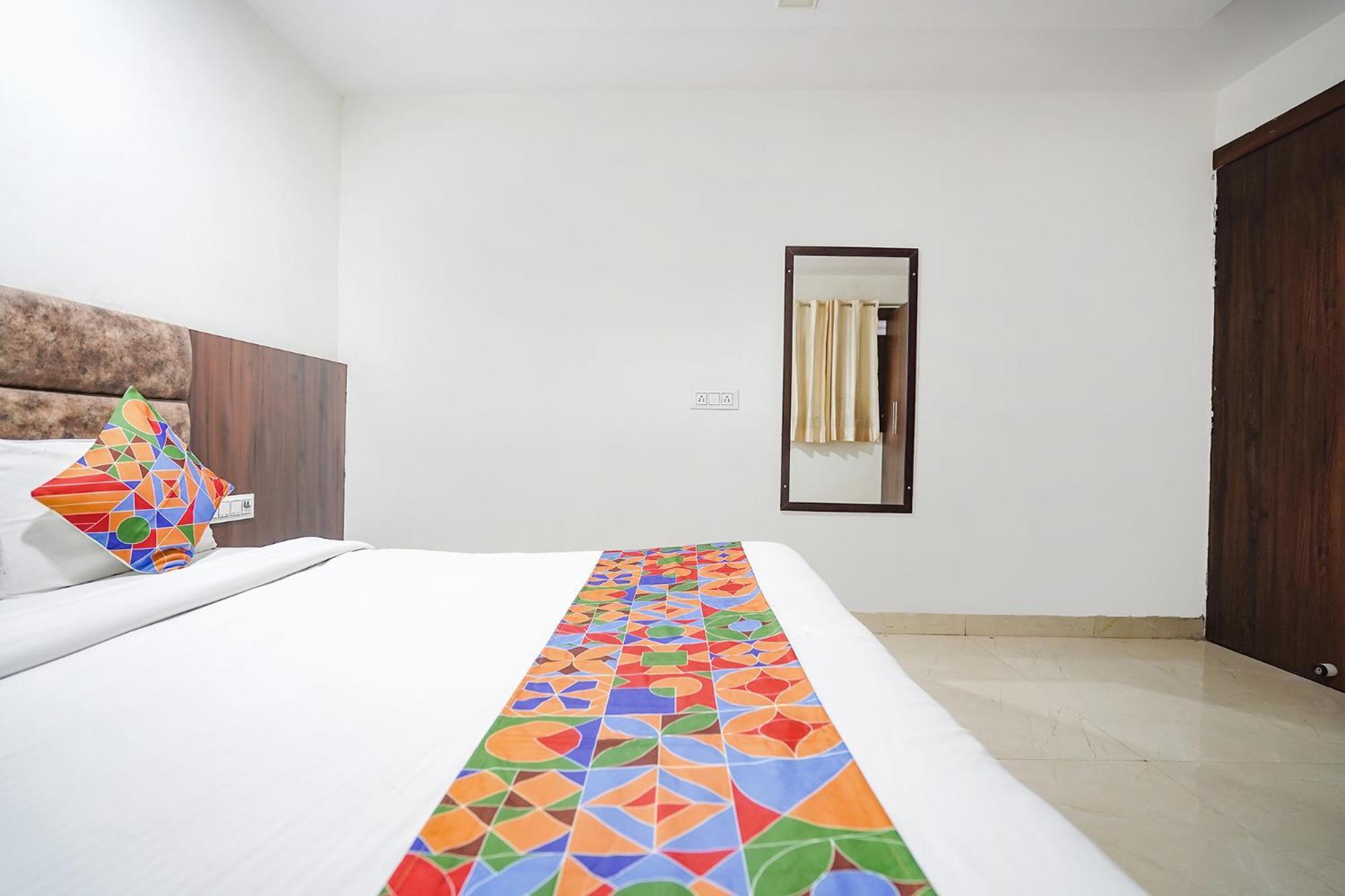 Fabhotel Vishal Palace 2*