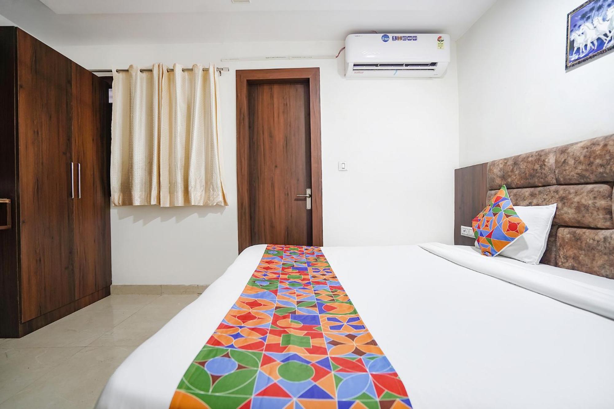 Fabhotel Vishal Palace 2*