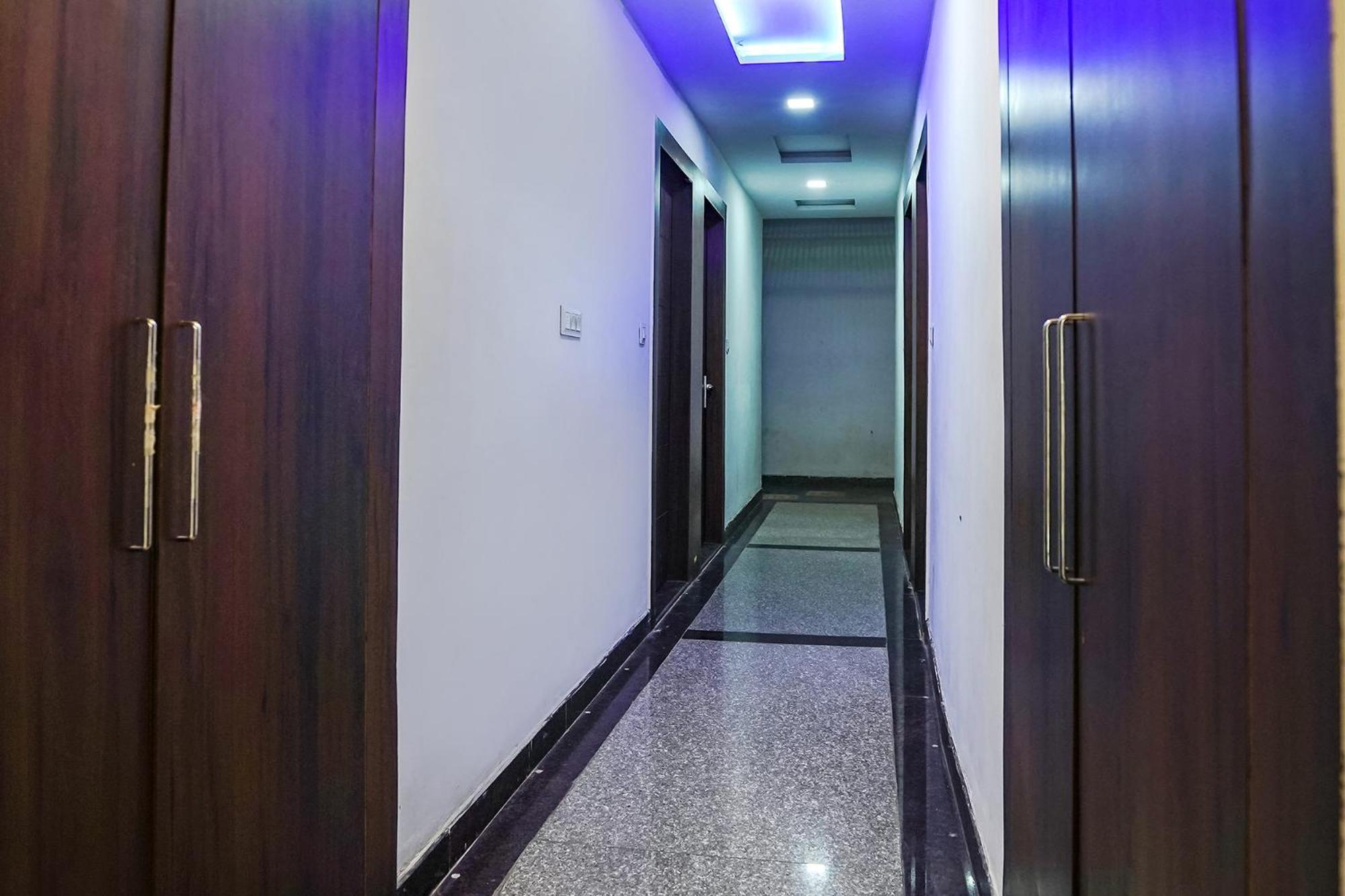 Fabhotel Vishal Palace 2*