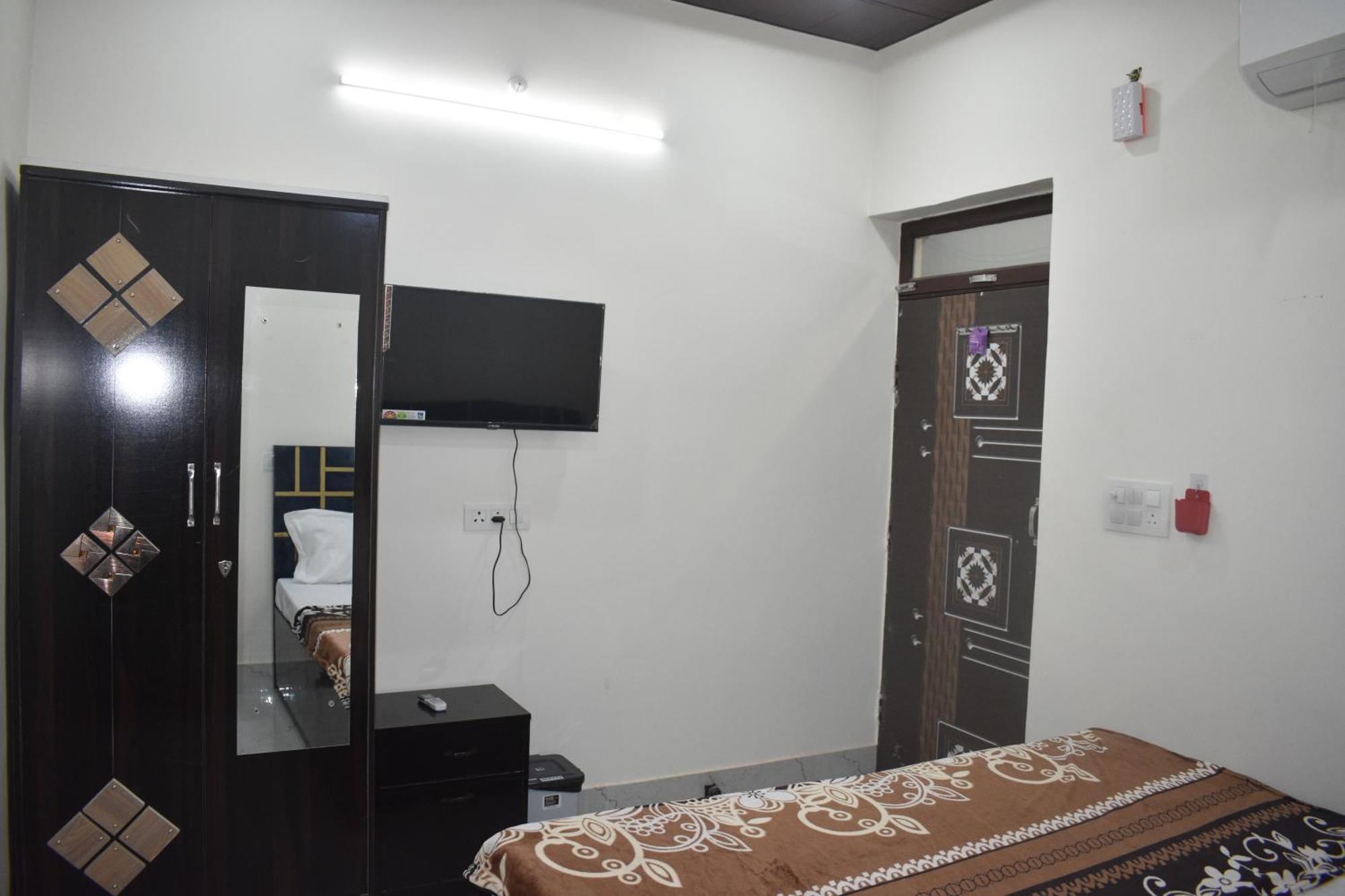 Rk Paying * Agra (Uttar Pradesh)