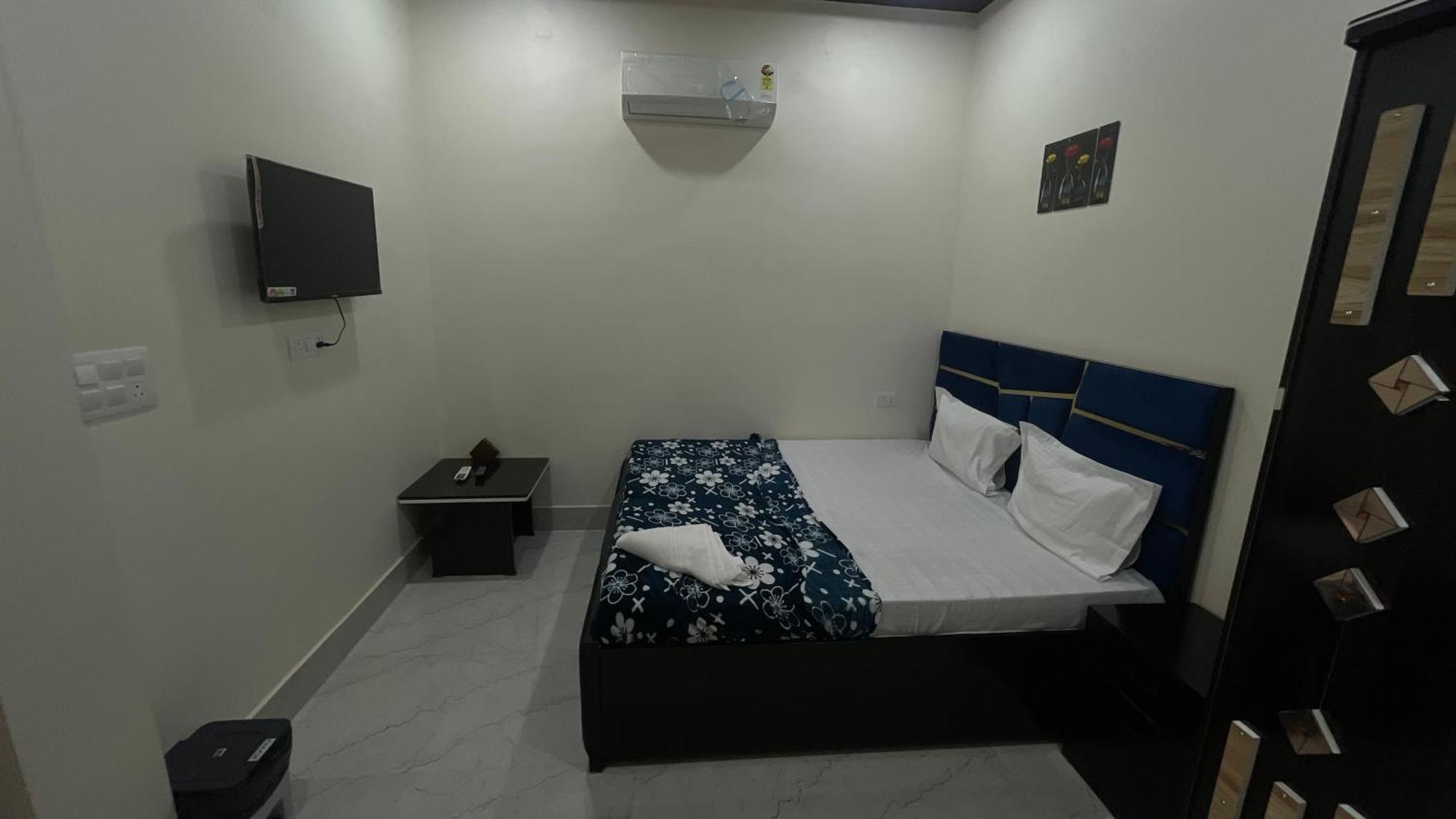 Rk Paying * Agra (Uttar Pradesh)