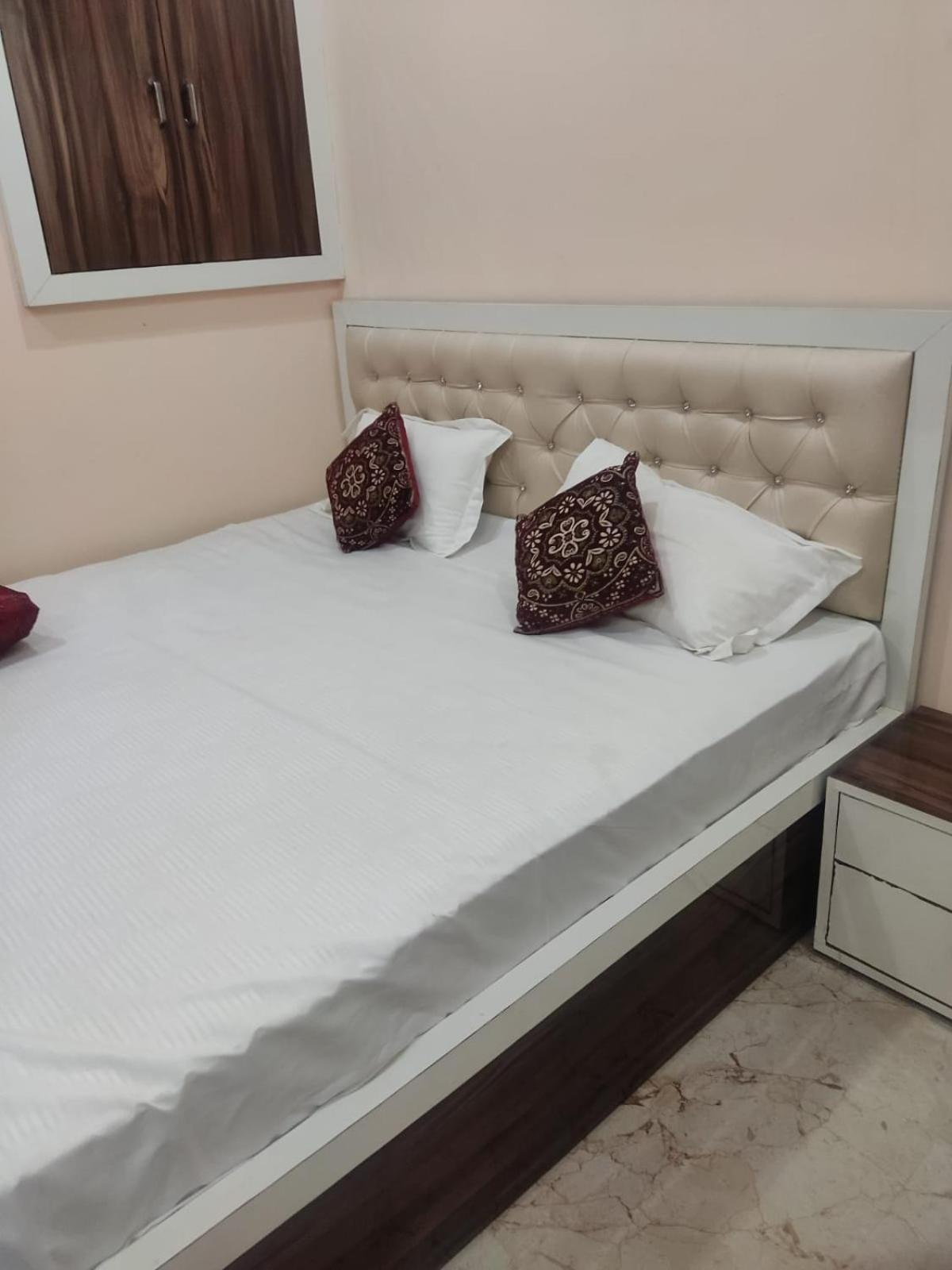 The Orchid - Walkable Distance From Taj Mahal Homestay *