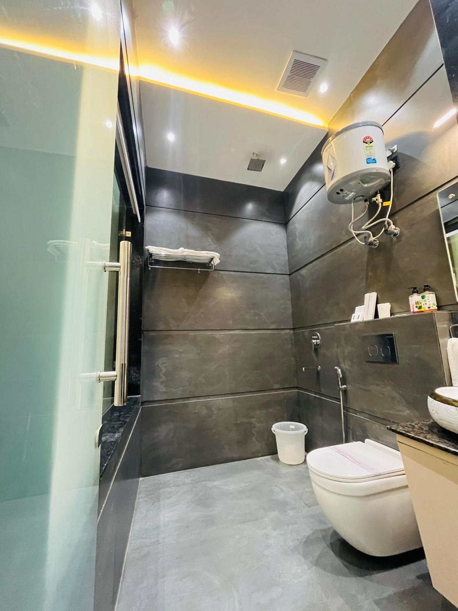Taj Ronak Luxury -
