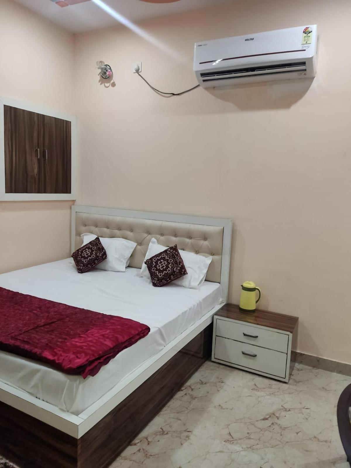 Homestay The Orchid - Walkable Distance From Taj Mahal *
