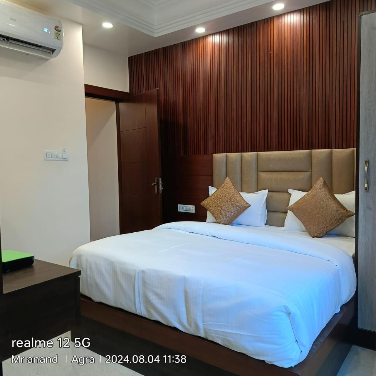 Hotel Madhav Palace *