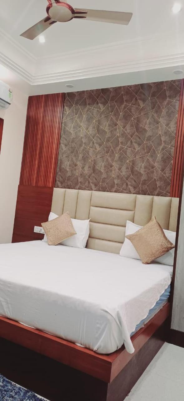 Hotel Madhav Palace *