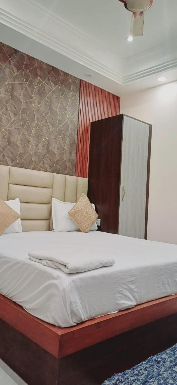 Hotel Madhav Palace