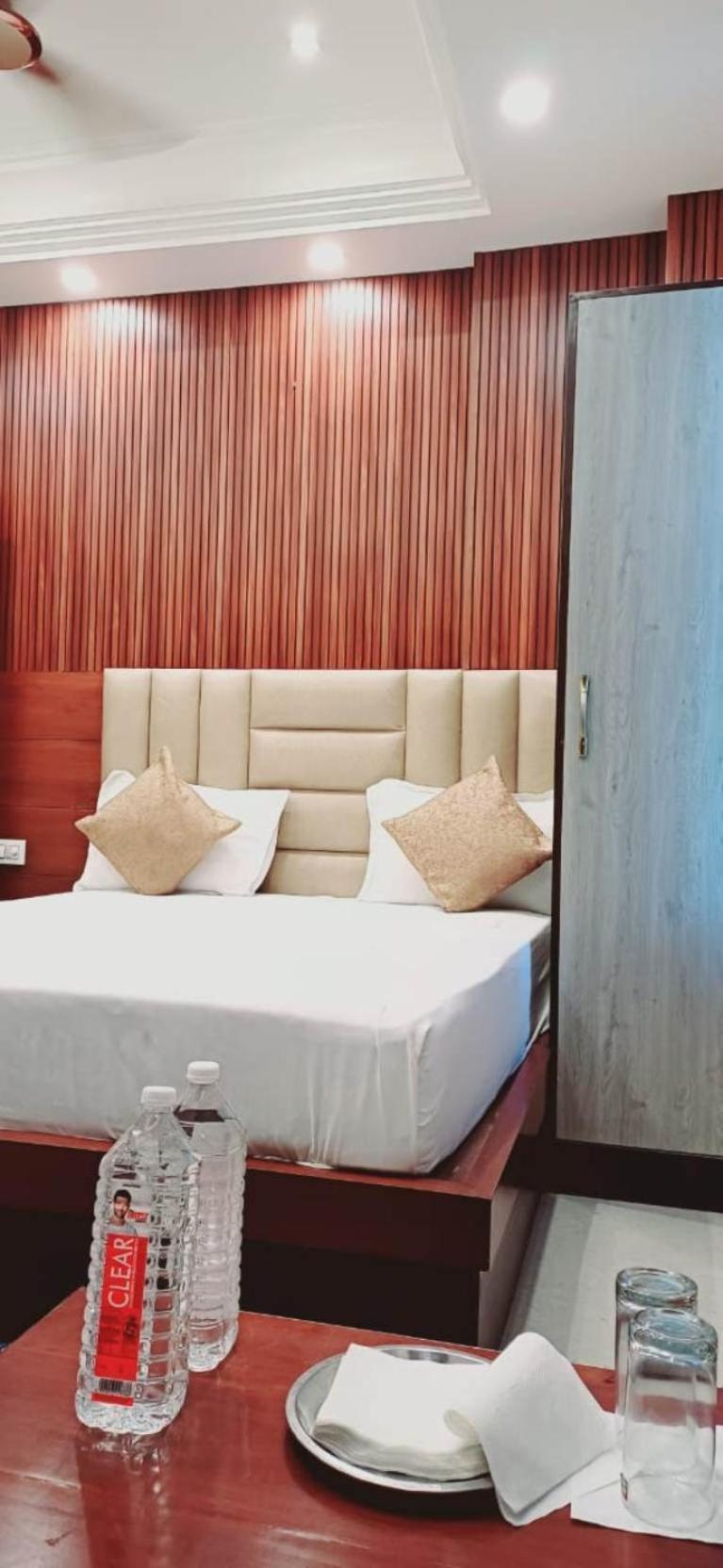 Hotel Madhav Palace *