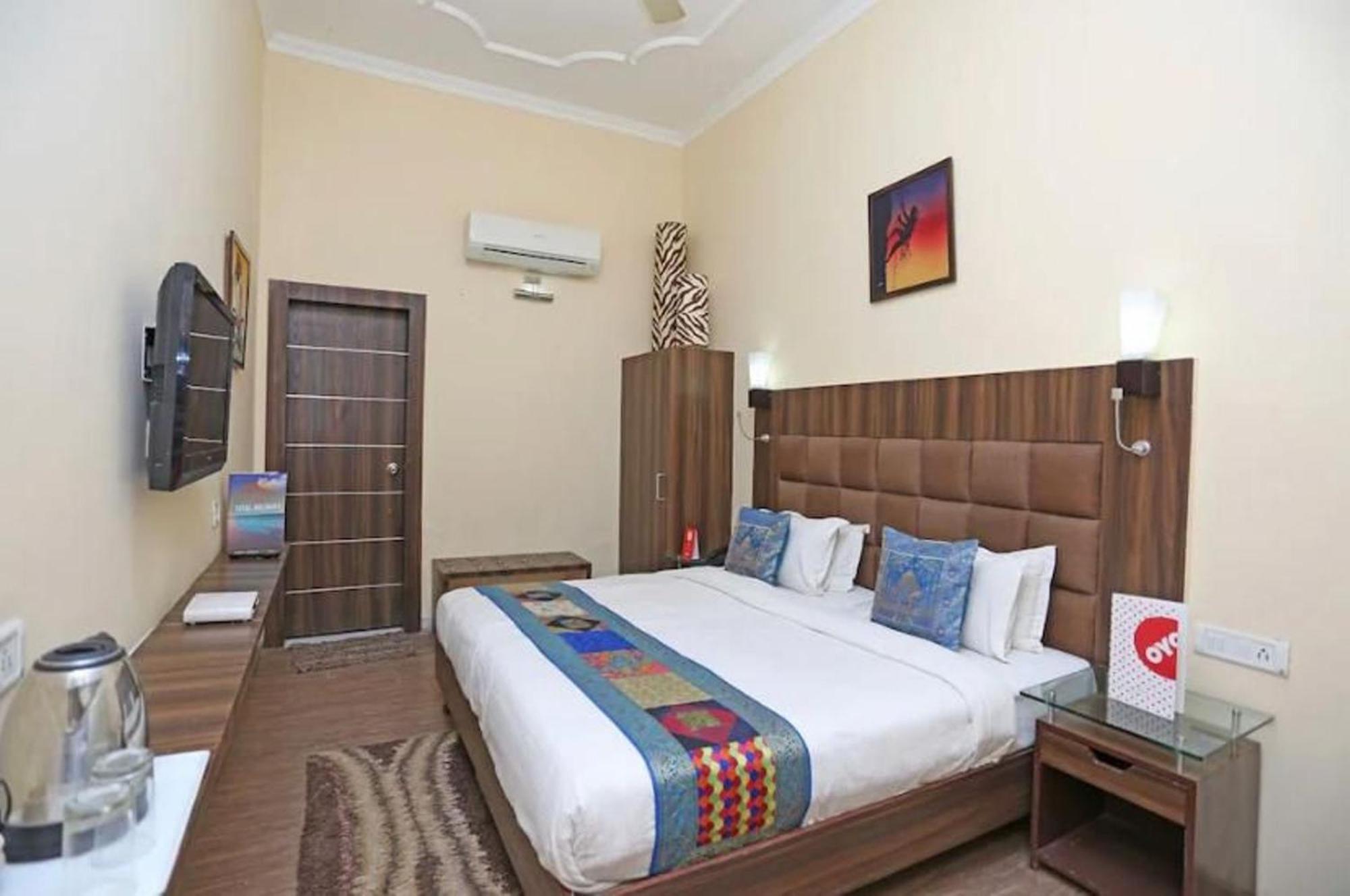 Hotel Madhav Palace