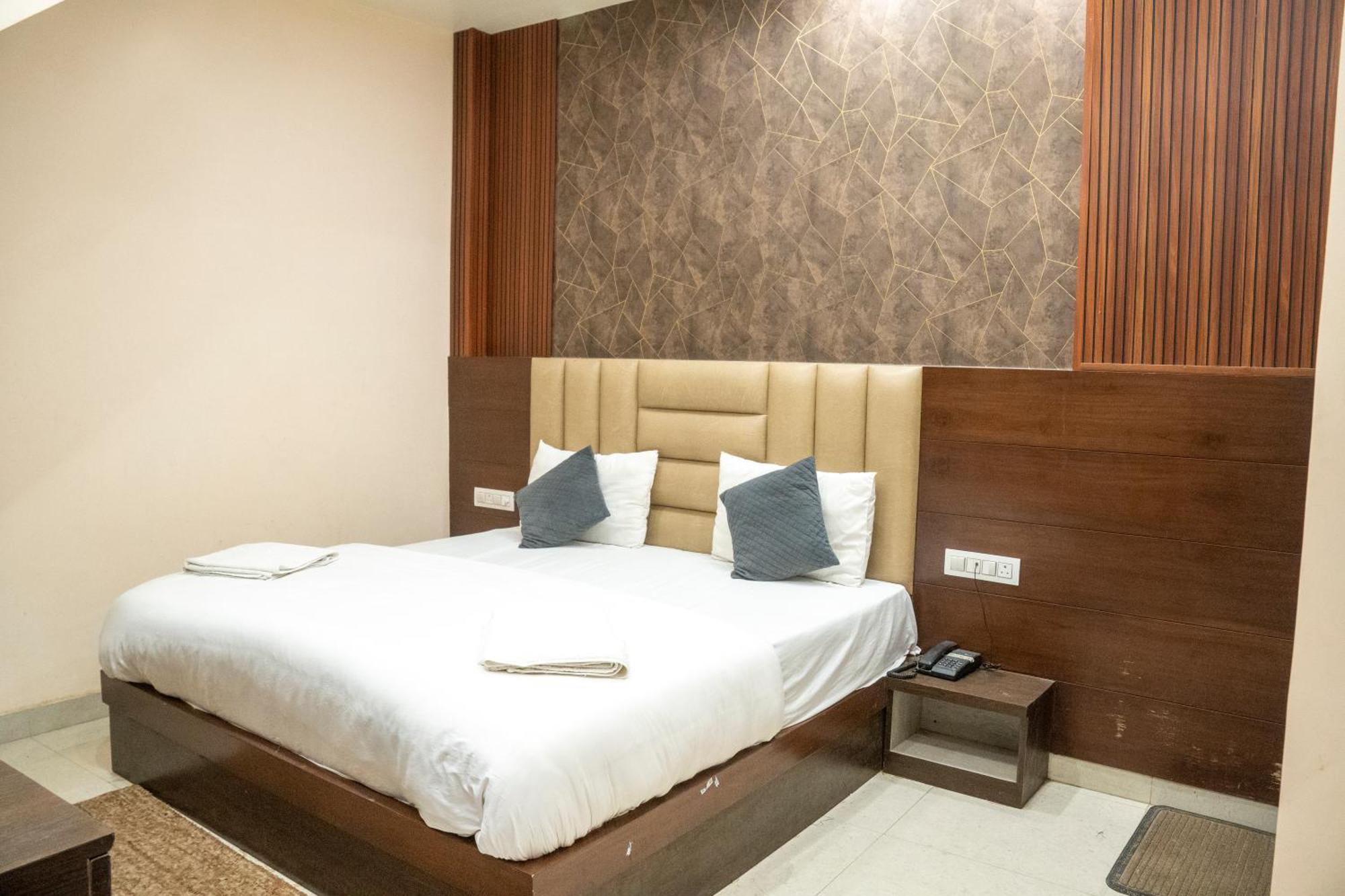 Madhav Palace Agra (Uttar Pradesh)