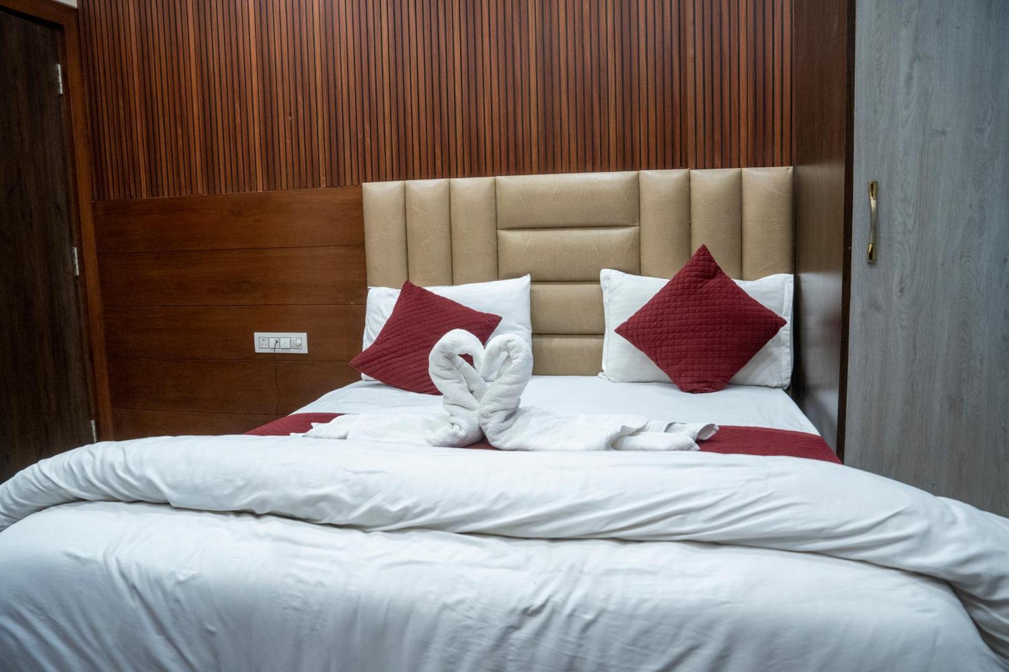 Hotel Madhav Palace *